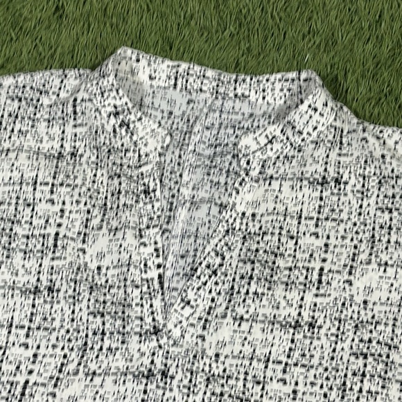 SHEIN Sleeveless Patterned Shirt Size 1X - Picture 2 of 4